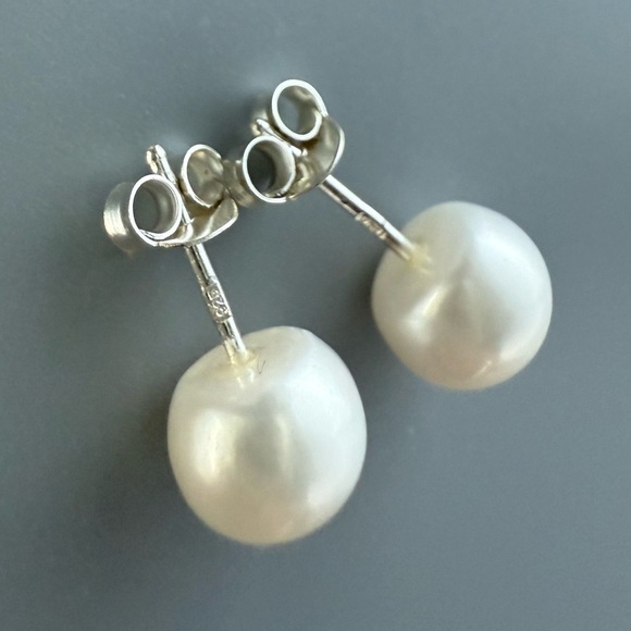 Sterling Silver Freshwater White Pearl Studs 8mm - Picture 12 of 14
